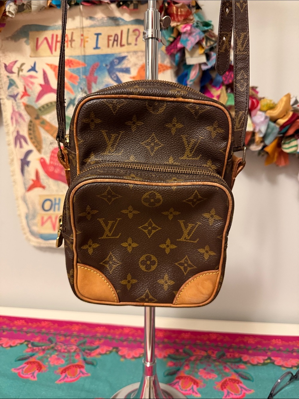 Louis Vuitton Monogram Amazone Crossbody Bag with Natural Vachetta Trim - Picture 5 of 17